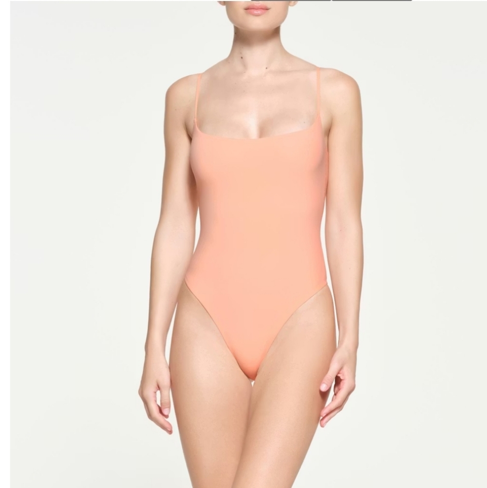 NWOT SKIMS FITS EVERYBODY CAMI THONG BODYSUITS  SZ:LARGE /EXTRA LARGE